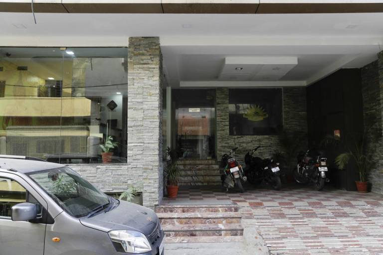 OYO Premium Jaipur Junction