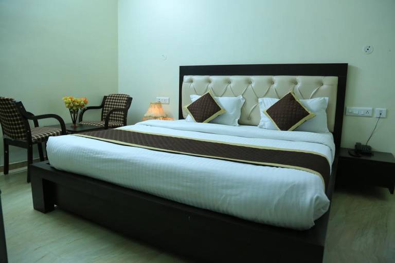 Season 4 hotel