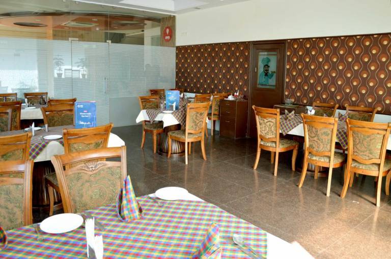 OYO Premium Raja Park Adarsh Nagar