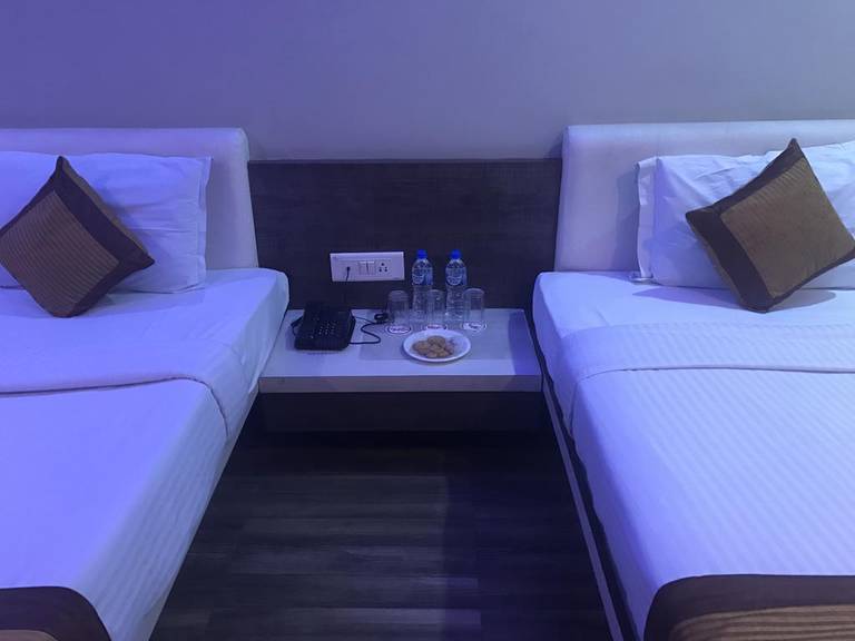 Hotel Bee Town