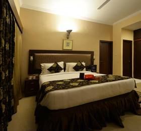 OYO Premium Banjara Hills Road No 12 в Хайдарабаде