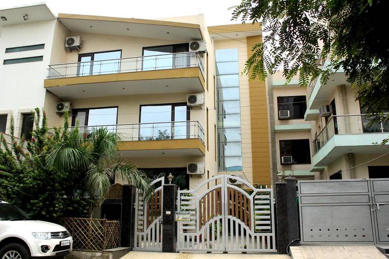 OYO Rooms Near Galleria Market