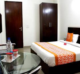 OYO Rooms Near DLF Phase 1 в Гургаоне