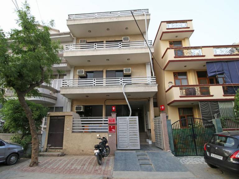 OYO Flagship DLF Phase 3