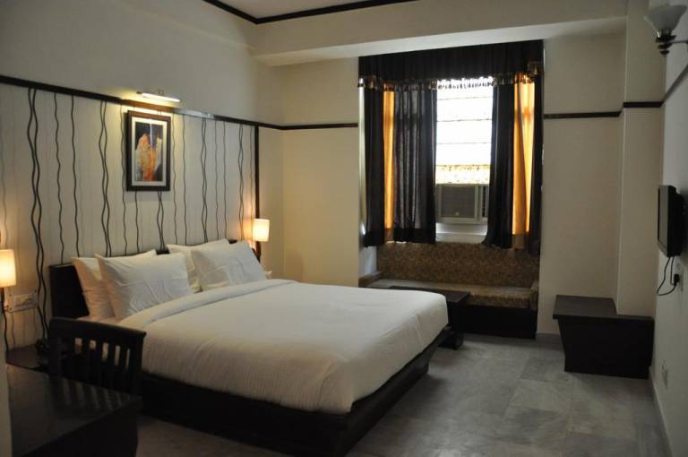 Hotel Krishna Sagar NH24
