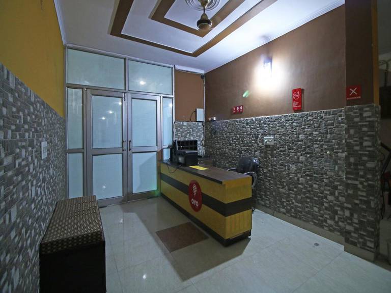 OYO Rooms Sector 15 A Ajronda Chowk Faridabad
