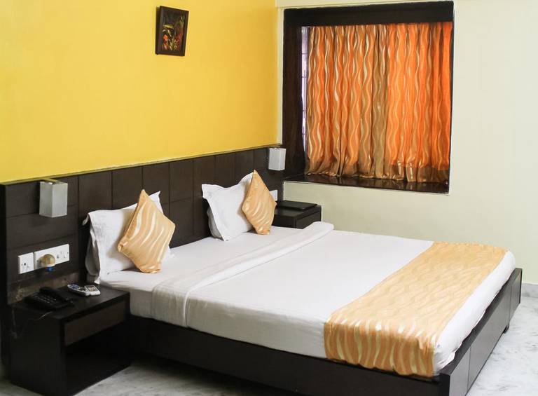 FabHotel Arya International