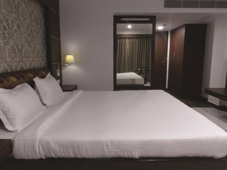 Airport City Hotel