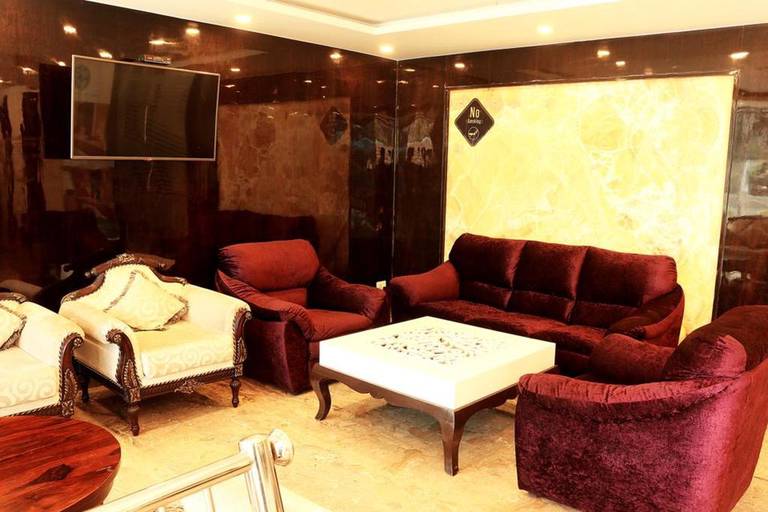 OYO Premium Airport City Centre 2