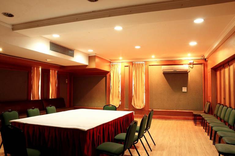 The Circle Club Inn