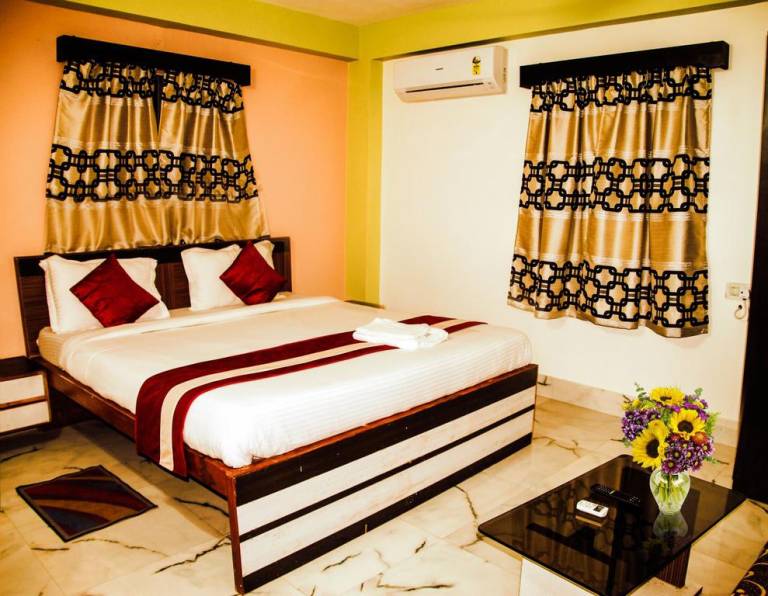 Golden Plaza Guest House
