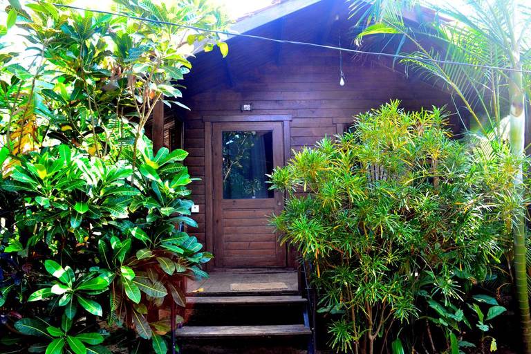 Pele's Windsong Wood Cottage on the beach