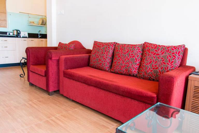 Zeus Homestays Royal Palms