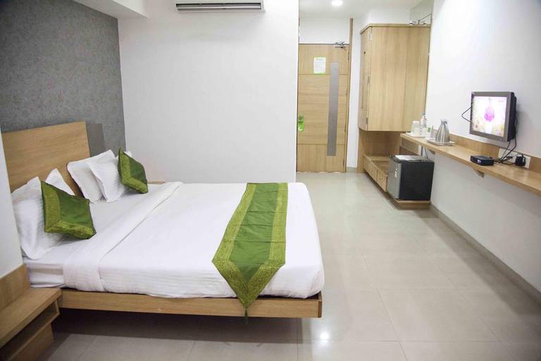 Admiral Suites