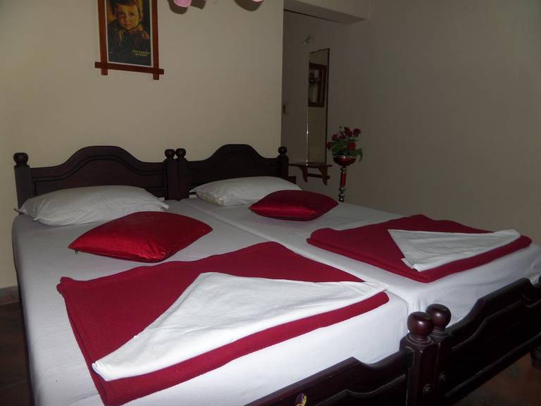 Tharayil Tourist Home
