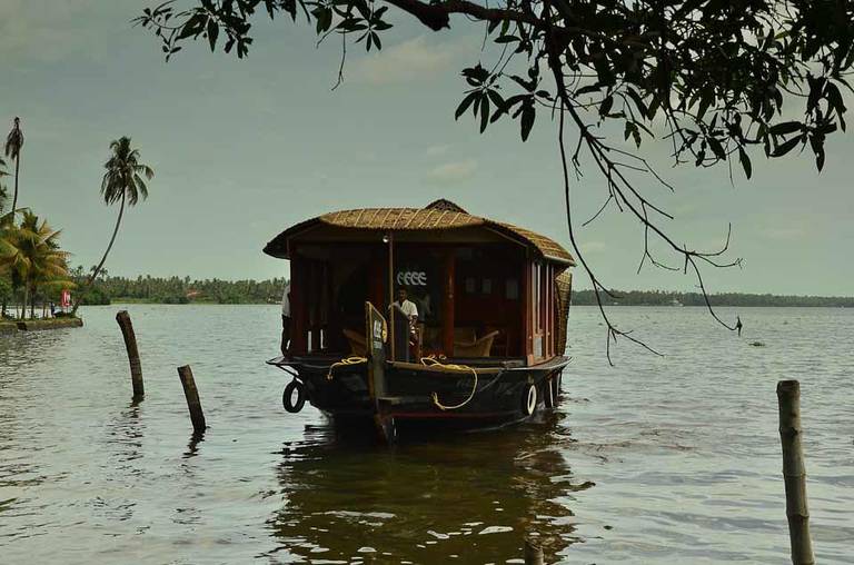 Punnamada Houseboat