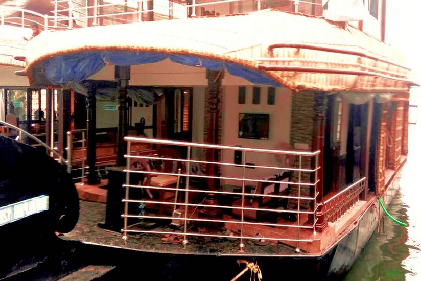 East of Venice Three Индия, Аллеппи