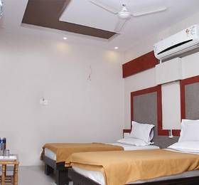 Hotel Mukund Inn в Ахмадабаде