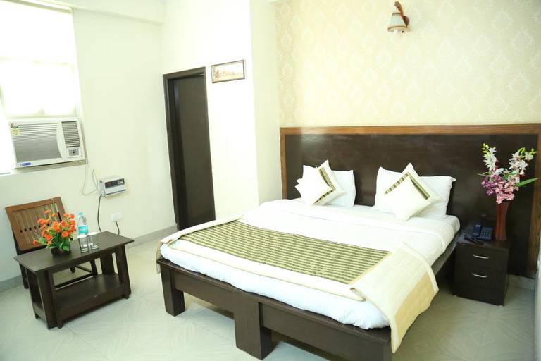 STARiHOTELS Noida Sector 62
