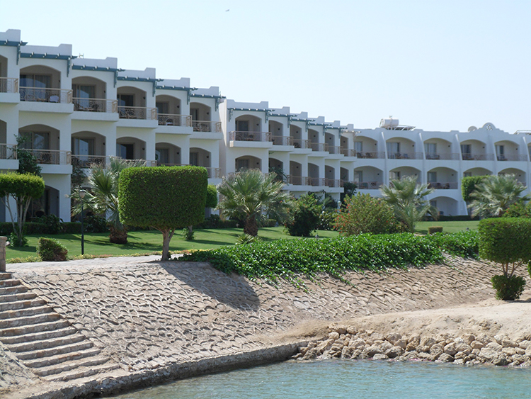 Brayka Bay Reef Resort 4*