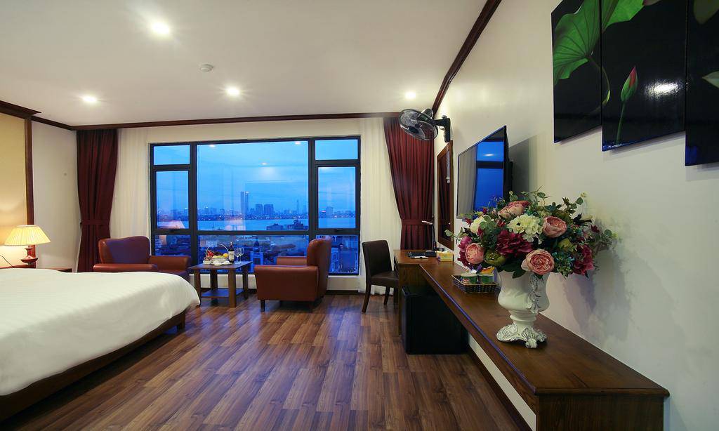 West Lake Home Hotel 3*