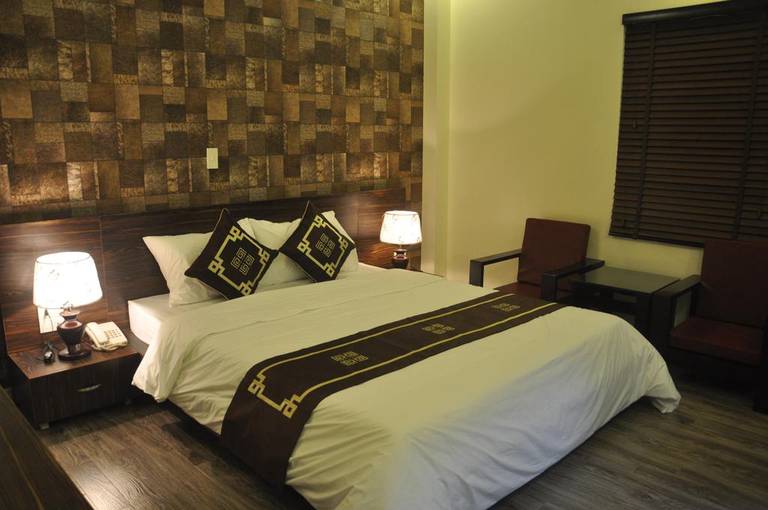Rose Hotel