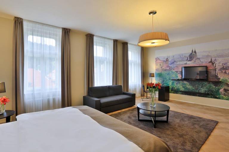 James Hotel Apartments