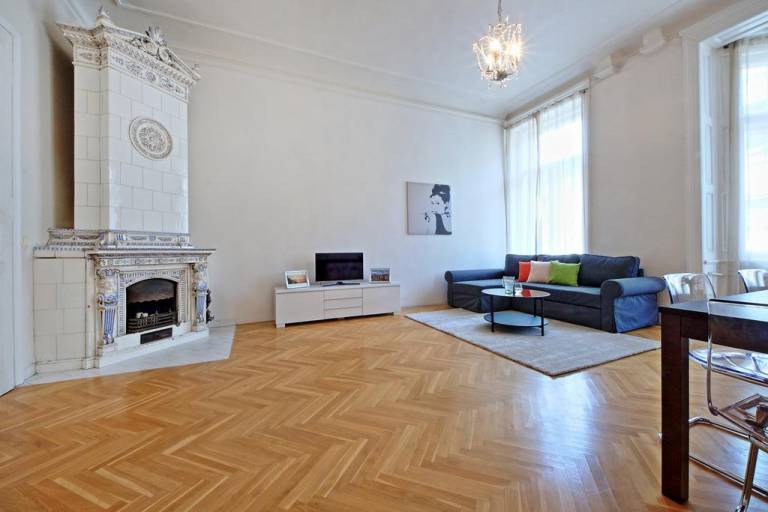 Louvre Apartment