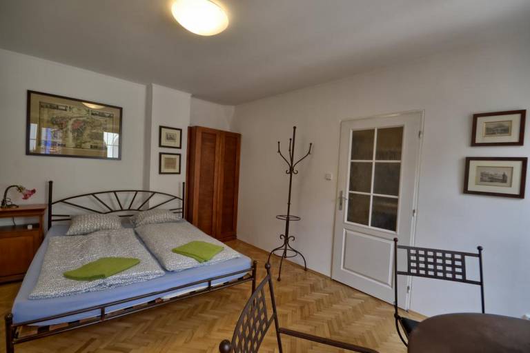 Great studio 3 mins from Prague Castel