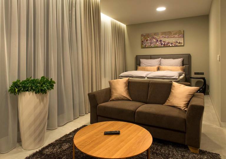 MG Restaurace/Luxury Apartments