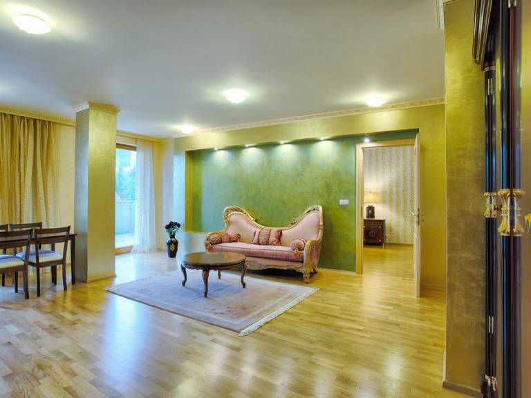 lira Apartments