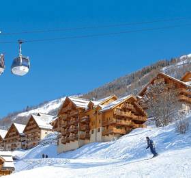 Odalys Hameau et Chalets de La Vallee DOr в Валуаре