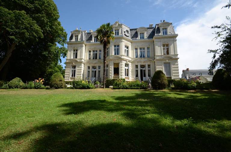 Chateau De Verrieres