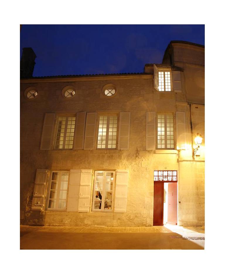 La Porte Rouge - The Red Door Inn