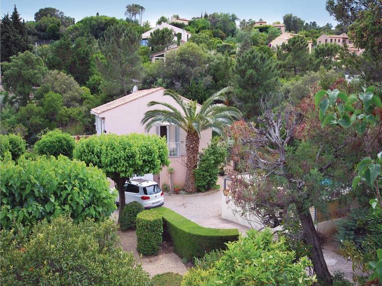 Three-Bedroom Apartment in Saint Aygulf