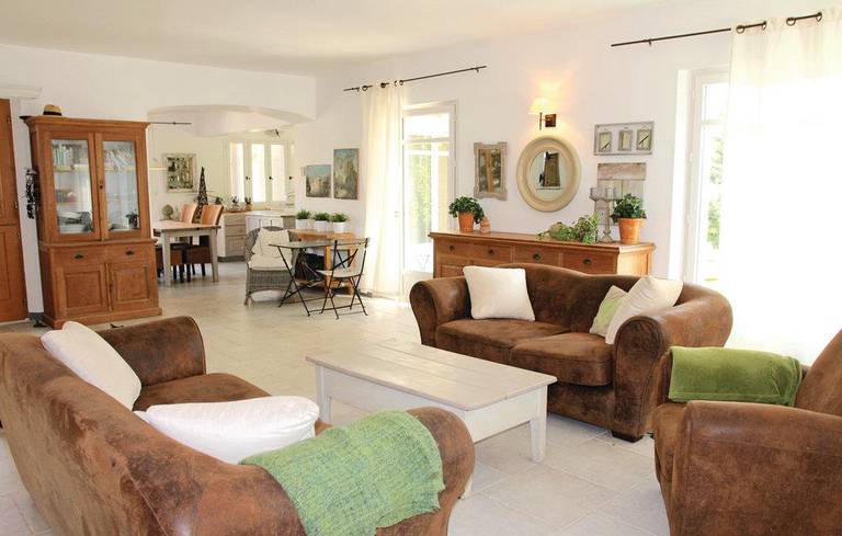 Holiday Home L'Isle sur Sorgue with a Fireplace 02