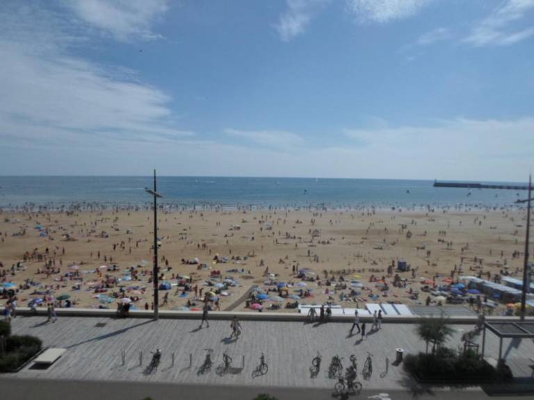 Rental Apartment Face Plage Et A 2 Pas De Tous Commerces 1