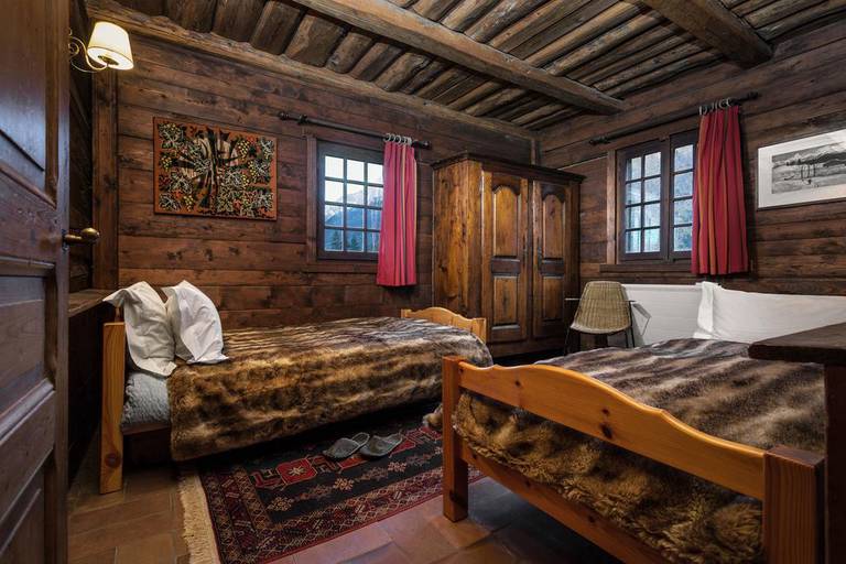 Chalet Heron