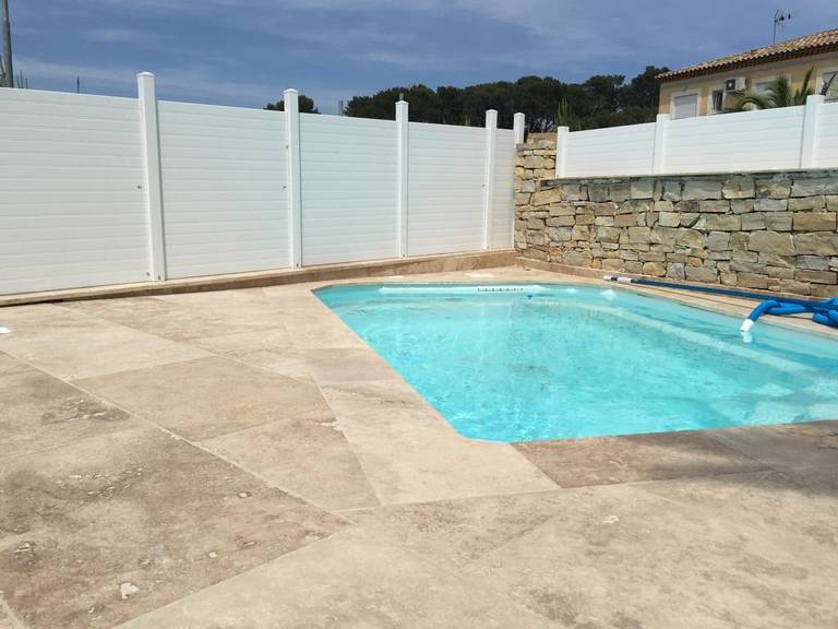 Apartments Alezone Hugues