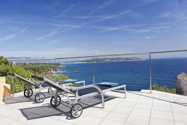 Real Seafront Villa