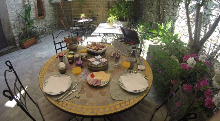 MAISON CARLES BnB