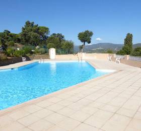 Ferienhaus mit Blick auf Grimaud в Гримо