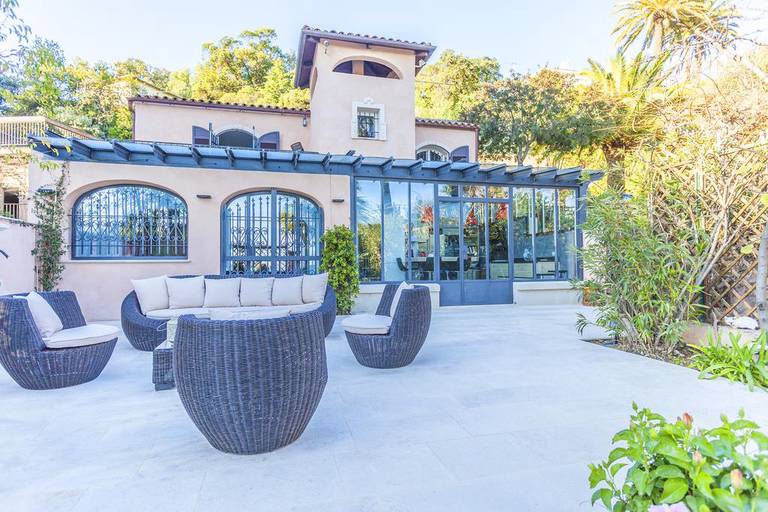 Villa with pool, sea view and garden