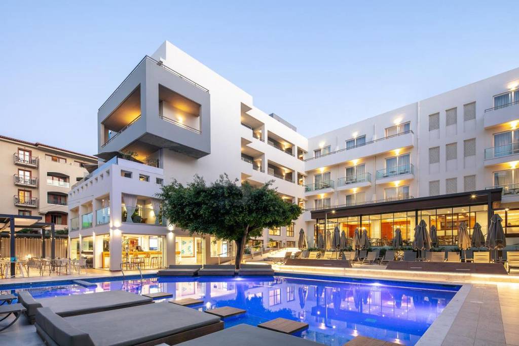 Atrium Ambiance Hotel 4*