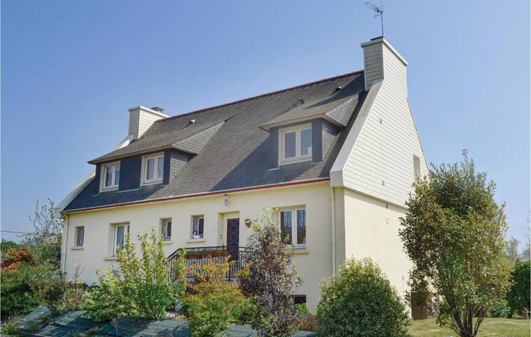 Three-Bedroom Apartment 0 in Concarneau