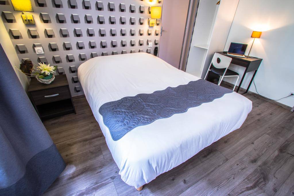 Theatre Hotel Chambery 2*