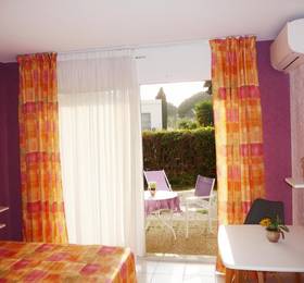 Hotel les Eucalyptus в Кавалер-сюр-Мере