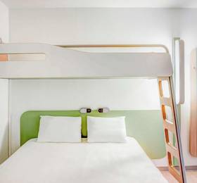Ibis Budget Caen Memorial в Кане
