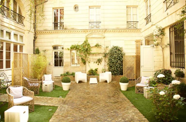 Cote Cour de L'Hotel Particulier