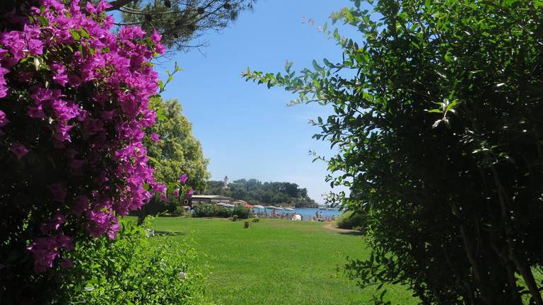 Residence Agathos (un jardin sur la plage)
